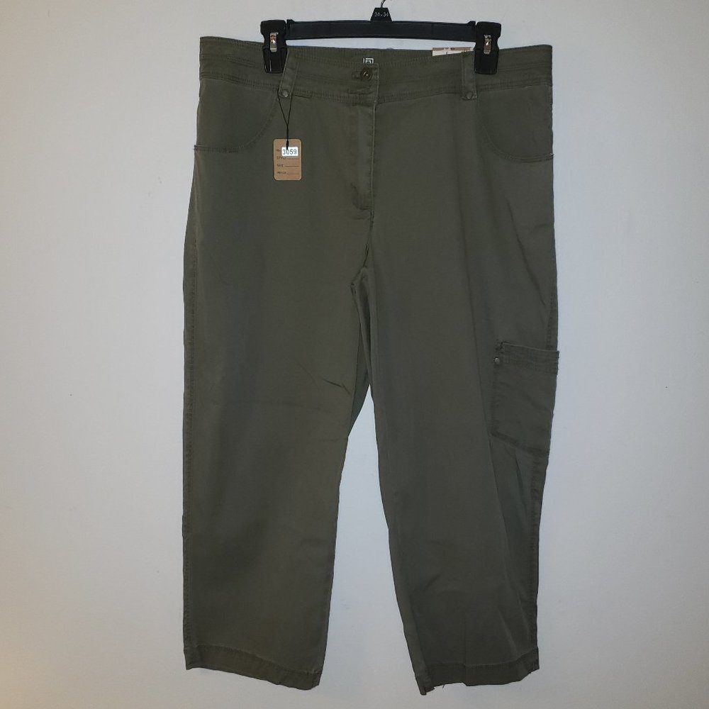 (NWT) Liz Claiborne Tropical Oasis Army Green Crop Pants.  Size 12.